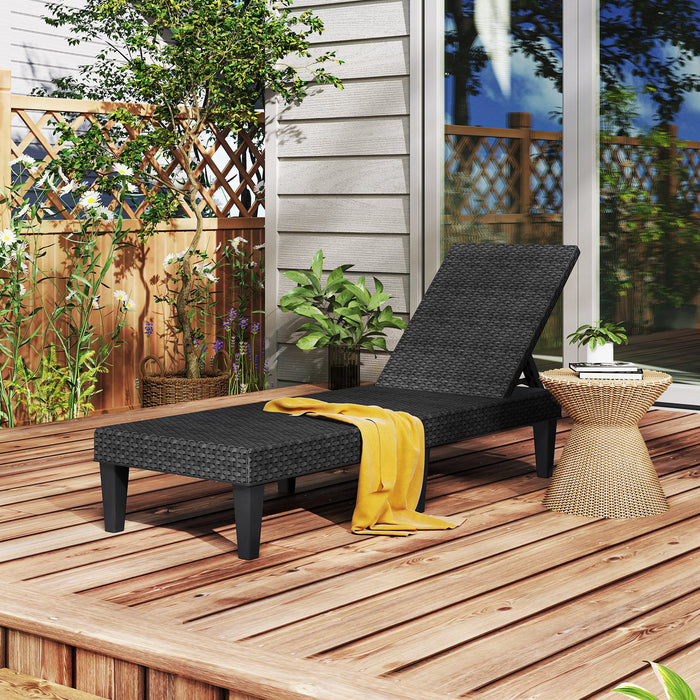 Outdoor Chaise Lounge Chair Rattan Recliner with Adjustable Backrest-Black