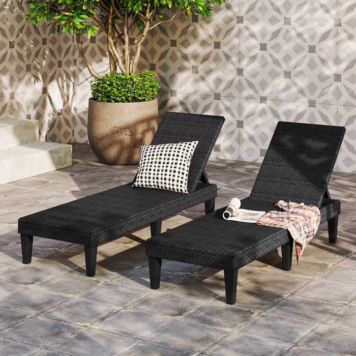 Outdoor Chaise Lounge Chair Rattan Recliner with Adjustable Backrest-Black