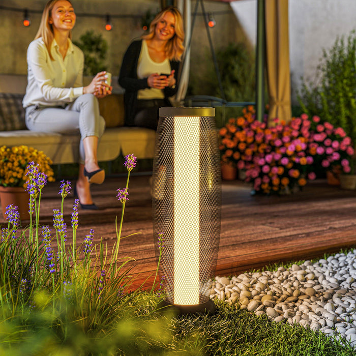 Outsunny Garden Solar Lamp, 71.5 cm Tall Metal Floor Lamp, Auto On/Off LED Solar Garden Light with Metal Wire Shade, IP44 for Outdoor, Porch, Pathway, Terrace, Black