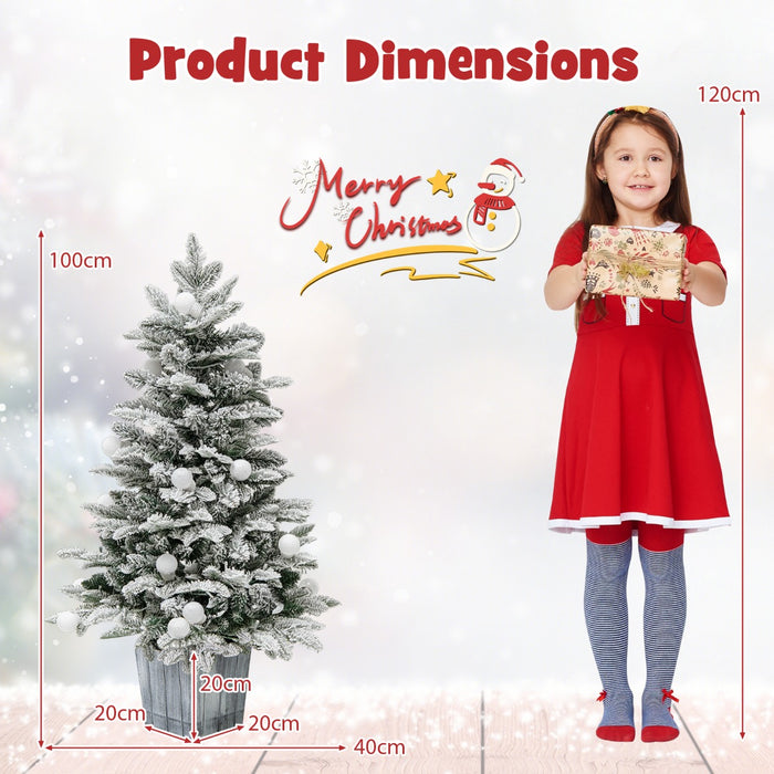 Snow Flocked Potted Xmas Tree with 148 PVC and PE Tips