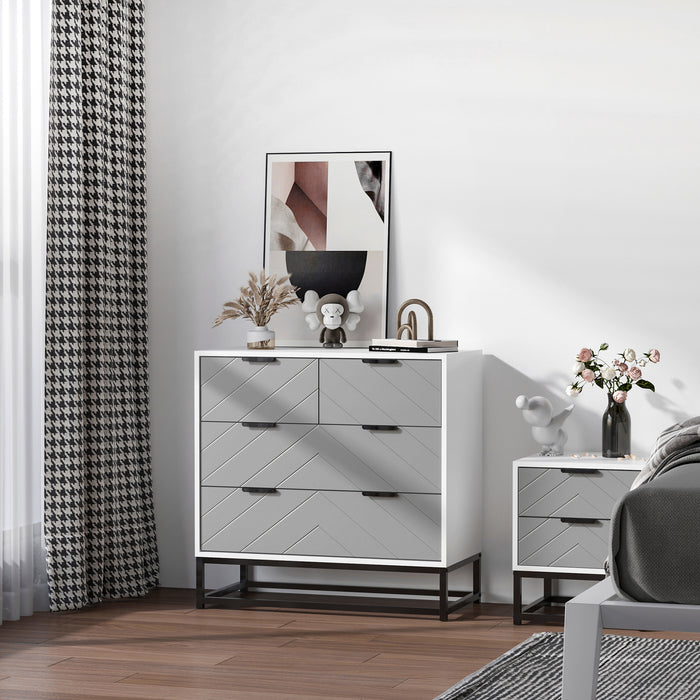 Freestanding Bedroom Dresser - Spacious Chest of Drawers with Sleek Metal Handles - Ideal Storage Solution for Bedroom and Living Room
