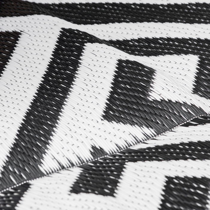 Outdoor Reversible Rug - 152 x 243 cm Black & White Plastic Straw Mat - Ideal for RV Camping, Garden, Deck, and Indoor Picnic
