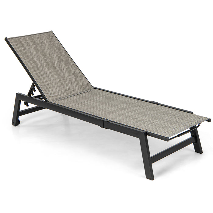 PE Rattan - Patio Chaise Lounge with Five-Level Adjustable Backrest in Grey - Ideal for Outdoor Relaxation and Comfort